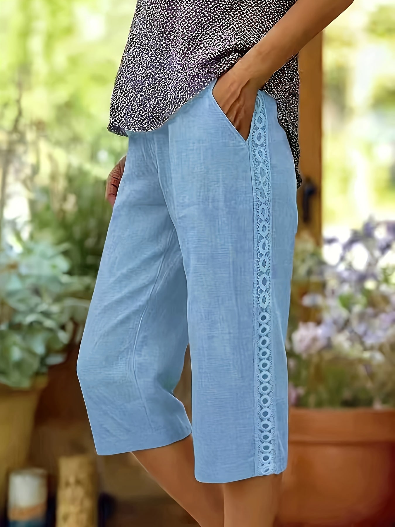 Agnes - Loose-Fitted Capri Pants