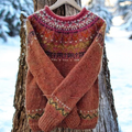 Zinnia | Warm Sweater with Round Knitted Shoulder Pattern