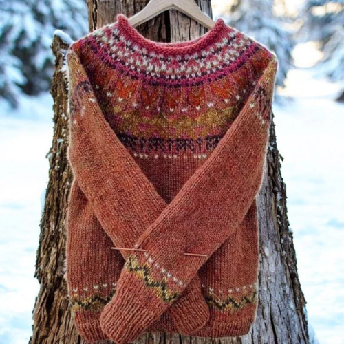 Zinnia | Warm Sweater with Round Knitted Shoulder Pattern