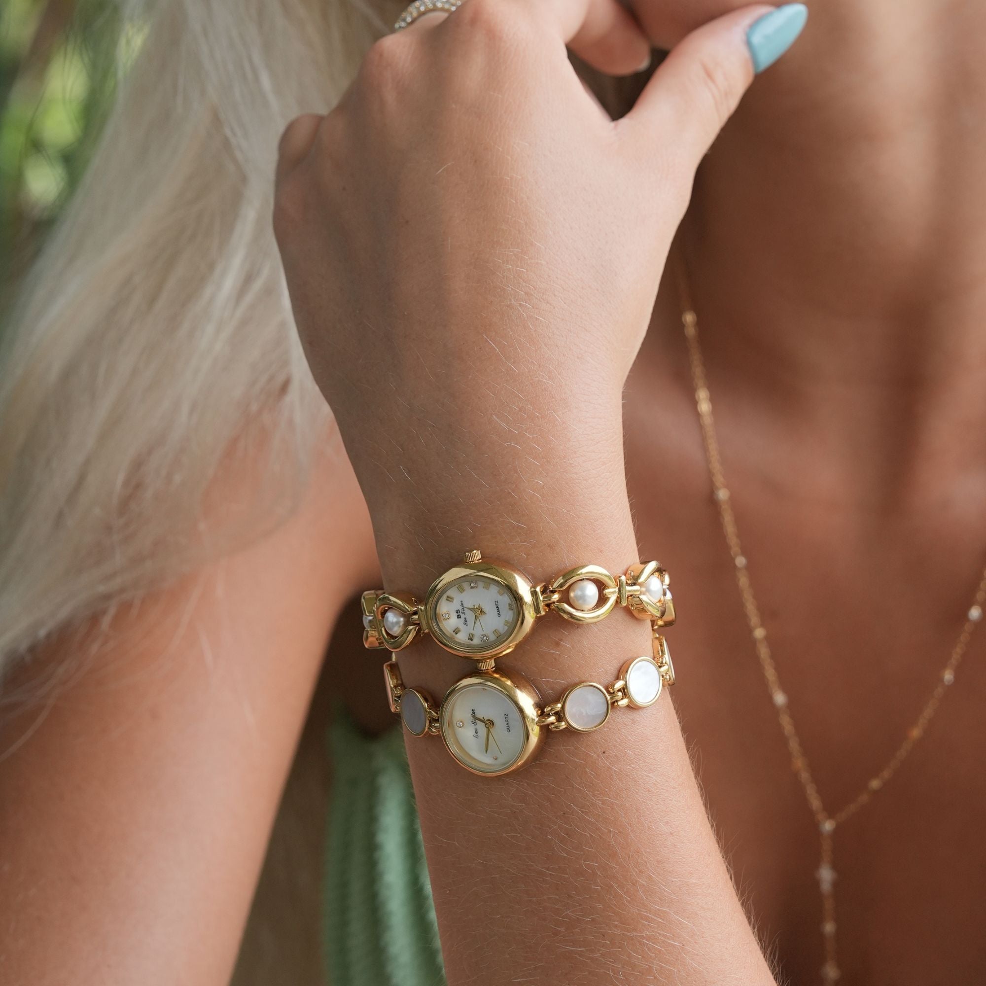 Ladies' Watch Gold – Elegant Design with Pearl White Dial