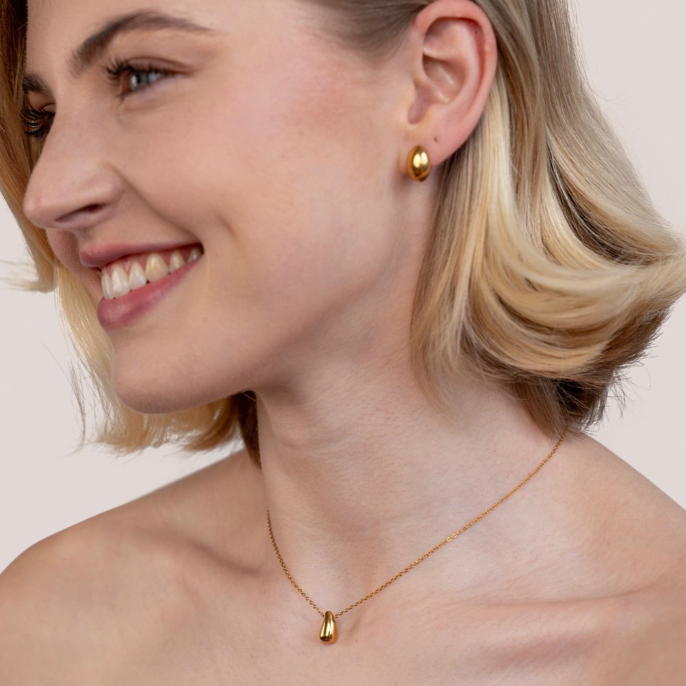 Amara Golden Teardrop Necklace